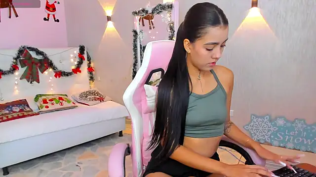 miagomezweb1 online show from December 2024 01:02:01 PM