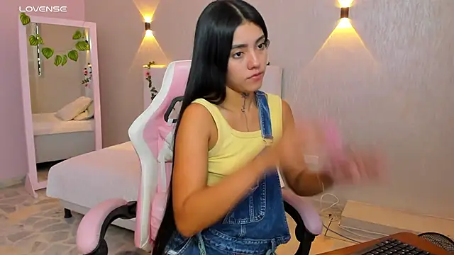 miagomezweb1 online show from January 2025 04:19:01 PM