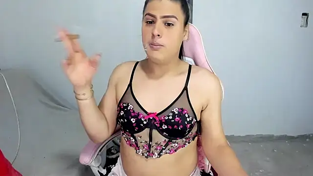 Snapshot of blonde_girl01 chatting on October 2025 11:48:02 PM blonde girl01 online show from October 2025 11:48:02 PM