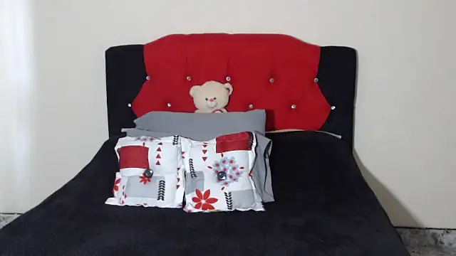 Snapshot of Crystal_milkmature chatting on March 2025 09:03:01 PM Crystal milkmature online show from March 2025 09:03:01 PM