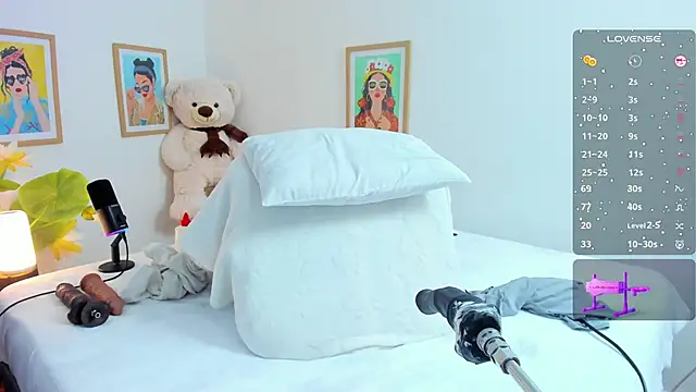 jasminnee  online show from October 2025 01:07:01 PM