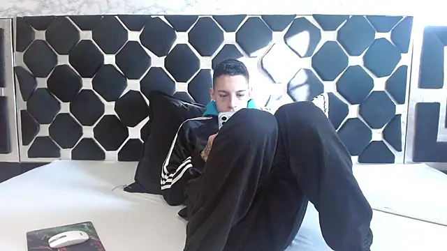 thiago19s online show from February 2025 12:32:01 PM