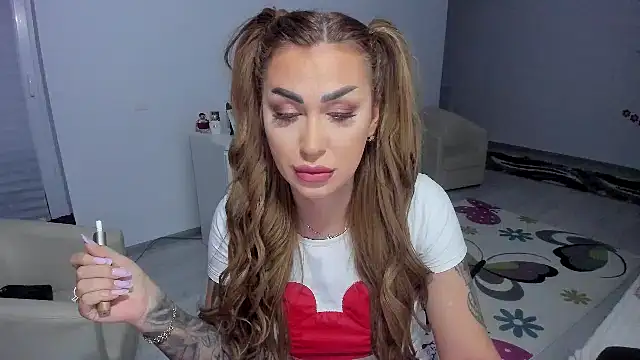 GlossyDiamondX online show from February 2025 05:09:01 AM