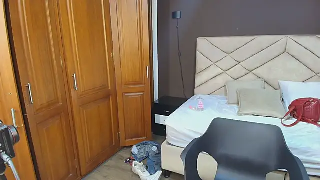 Raquel jones online show from October 2025 07:27:02 PM