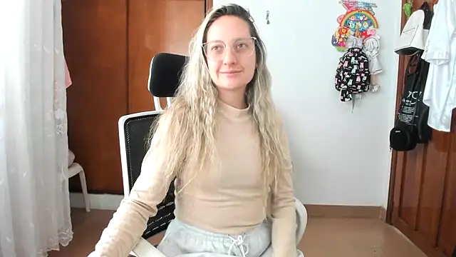 Snapshot of Adele_johnsonn1 chatting on October 2025 03:56:02 PM Adele johnsonn1 online show from October 2025 03:56:02 PM