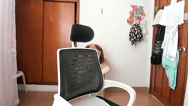 Snapshot of Adele_johnsonn1 chatting on October 2025 03:03:02 PM Adele johnsonn1 online show from October 2025 03:03:02 PM