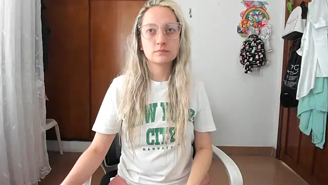 Snapshot of Adele_johnsonn1 chatting on November 2025 03:45:02 PM Adele johnsonn1 online show from November 2025 03:45:02 PM