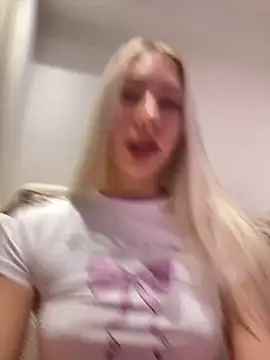 Snapshot of LuisaBecker chatting on December 2024 05:48:01 PM LuisaBecker online show from December 2024 05:48:01 PM