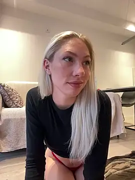 Snapshot of LuisaBecker chatting on December 2024 12:59:02 PM LuisaBecker online show from December 2024 12:59:02 PM