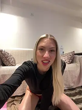 Snapshot of LuisaBecker chatting on December 2024 08:42:02 PM LuisaBecker online show from December 2024 08:42:02 PM