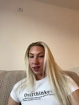 Snapshot of LuisaBecker chatting on January 2025 01:17:01 PM LuisaBecker online show from January 2025 01:17:01 PM