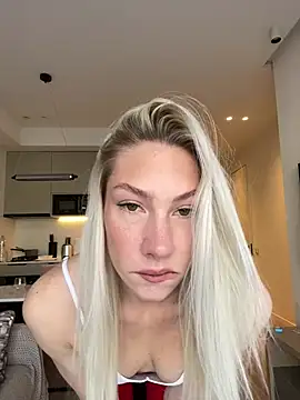 Snapshot of LuisaBecker chatting on January 2025 10:07:02 AM LuisaBecker online show from January 2025 10:07:02 AM