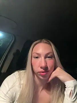 Snapshot of LuisaBecker chatting on February 2025 06:32:02 PM LuisaBecker online show from February 2025 06:32:02 PM