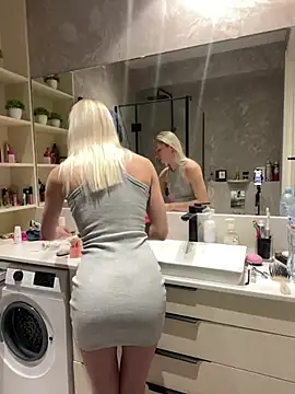 Snapshot of LuisaBecker chatting on February 2025 04:21:01 PM LuisaBecker online show from February 2025 04:21:01 PM