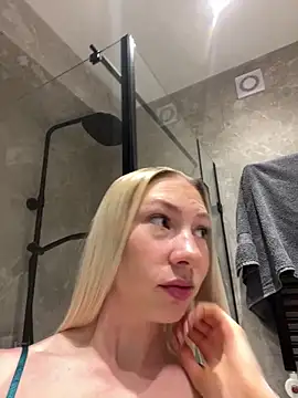 Snapshot of LuisaBecker chatting on March 2025 08:05:02 PM LuisaBecker online show from March 2025 08:05:02 PM