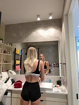 Snapshot of LuisaBecker chatting on September 2025 06:35:01 AM LuisaBecker online show from September 2025 06:35:01 AM