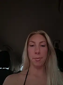 Snapshot of LuisaBecker chatting on September 2025 04:07:01 PM LuisaBecker online show from September 2025 04:07:01 PM