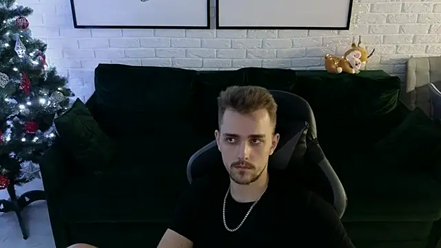 Larstar01 online show from December 2024 04:25:01 AM