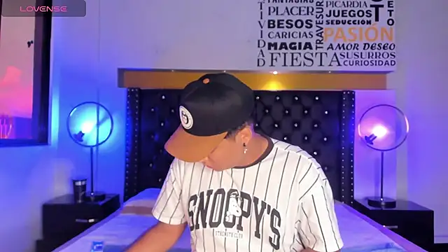 Angel Brown1  online show from December 2024 09:33:01 PM