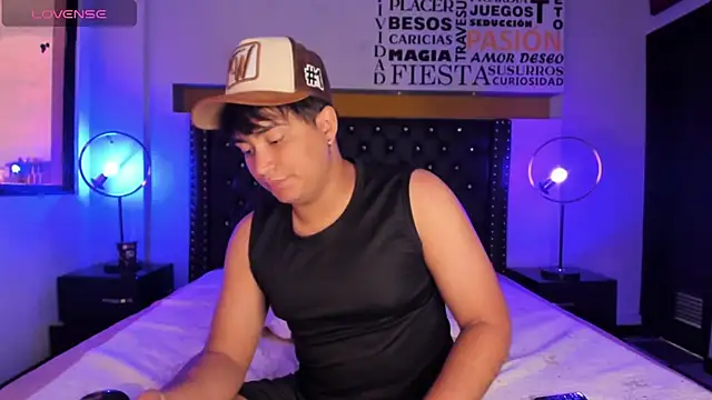 Angel Brown1  online show from December 2024 07:48:02 PM