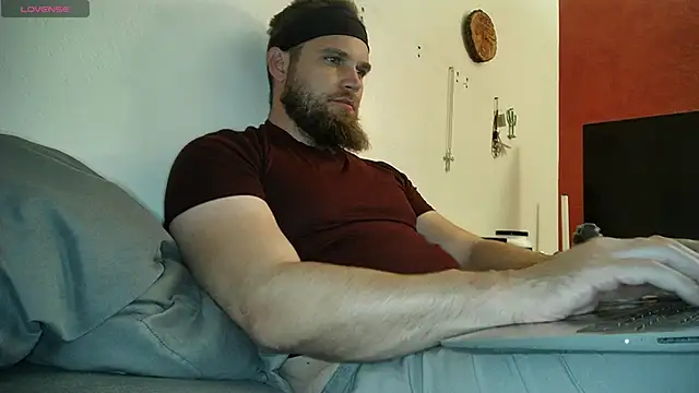 Snapshot of dikdowndaddy chatting on December 2025 01:05:01 PM dikdowndaddy online show from December 2025 01:05:01 PM