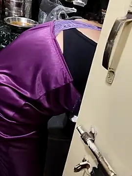 Snapshot of Januhot18 chatting on February 2025 06:04:01 AM Januhot18 online show from February 2025 06:04:01 AM