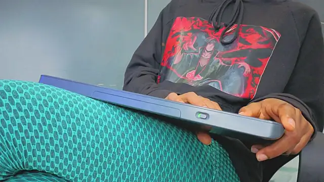 Hilary-banks online show from September 2025 06:19:02 AM