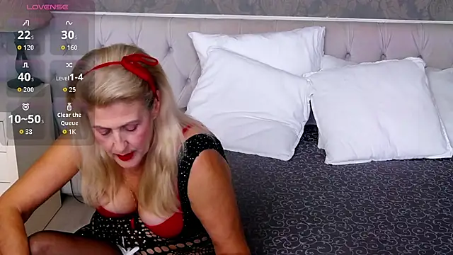 Snapshot of ElenaJuarez chatting on October 2025 04:16:02 PM ElenaJuarez online show from October 2025 04:16:02 PM