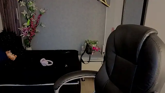 almma shy online show from October 2025 01:22:02 PM