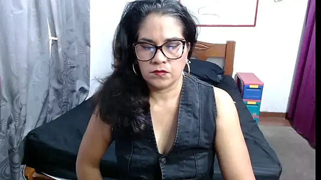 Mistresskloe01 online show from February 2025 12:38:02 PM