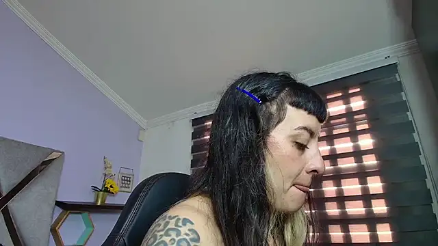 Naughty Kittenm online show from October 2025 11:39:01 AM