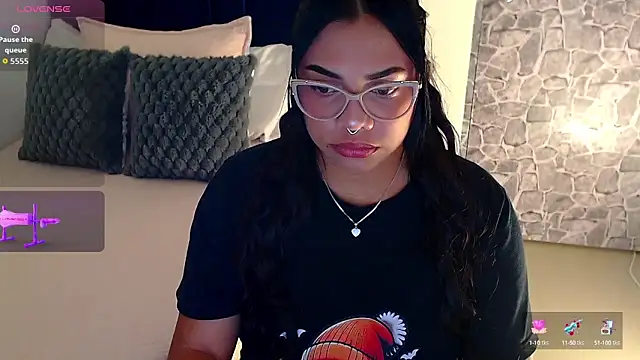 angela santana  online show from October 2025 11:39:01 PM