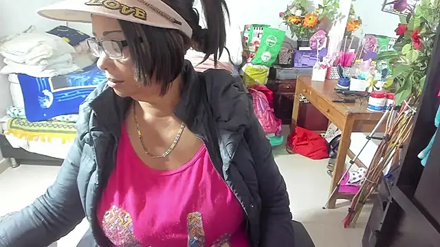 Mrs mommy  online show from September 2025 10:04:01 PM