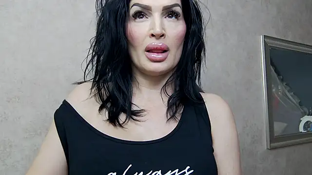 NicolleReyn online show from February 2025 08:10:01 PM