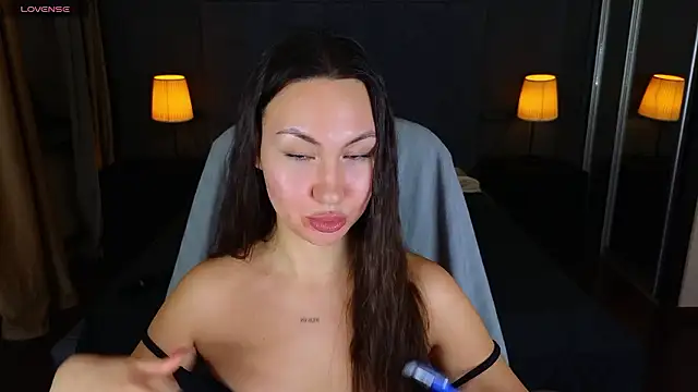 GIGI BENNET online show from December 2024 06:43:01 PM