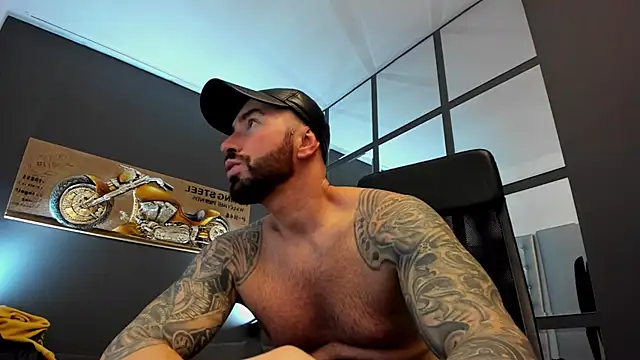 Snapshot of AronGrant chatting on December 2024 08:45:02 AM AronGrant online show from December 2024 08:45:02 AM