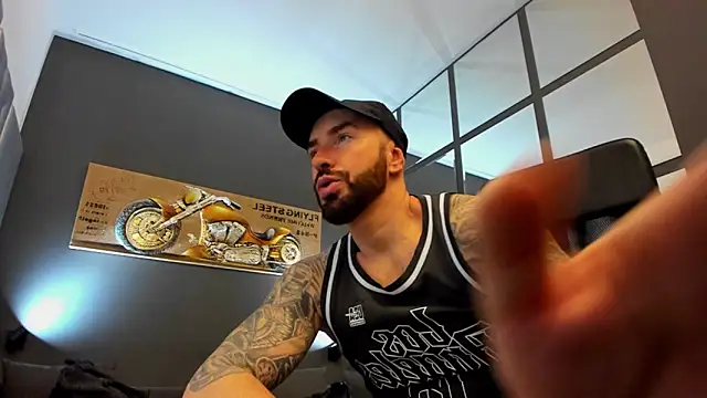 Snapshot of AronGrant chatting on December 2024 10:13:01 AM AronGrant online show from December 2024 10:13:01 AM