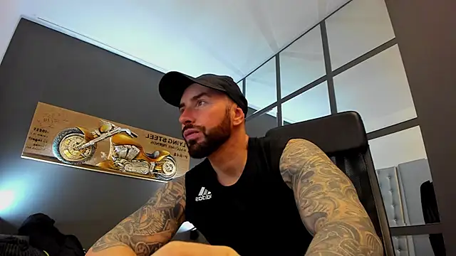 Snapshot of AronGrant chatting on December 2024 10:05:02 AM AronGrant online show from December 2024 10:05:02 AM