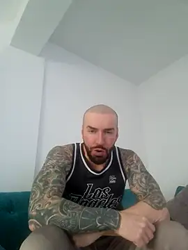 Snapshot of AronGrant chatting on December 2024 07:22:02 AM AronGrant online show from December 2024 07:22:02 AM