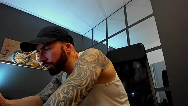 Snapshot of AronGrant chatting on December 2024 08:44:02 AM AronGrant online show from December 2024 08:44:02 AM