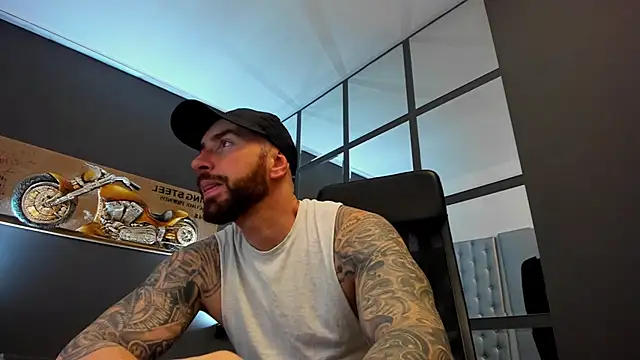 Snapshot of AronGrant chatting on December 2024 06:24:02 AM AronGrant online show from December 2024 06:24:02 AM