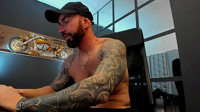 Snapshot of AronGrant chatting on December 2024 08:10:02 AM AronGrant online show from December 2024 08:10:02 AM