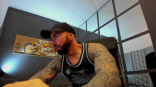 Snapshot of AronGrant chatting on January 2025 01:15:01 PM AronGrant online show from January 2025 01:15:01 PM