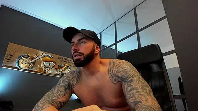 Snapshot of AronGrant chatting on January 2025 09:10:02 AM AronGrant online show from January 2025 09:10:02 AM