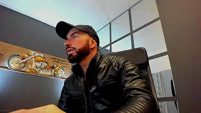 Snapshot of AronGrant chatting on January 2025 12:07:02 PM AronGrant online show from January 2025 12:07:02 PM