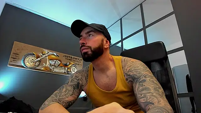 Snapshot of AronGrant chatting on January 2025 07:26:01 AM AronGrant online show from January 2025 07:26:01 AM