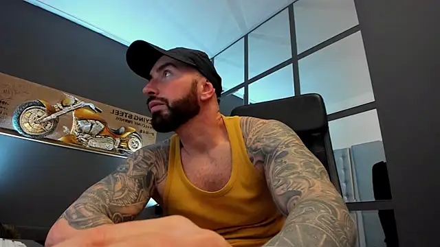 Snapshot of AronGrant chatting on January 2025 10:38:01 AM AronGrant online show from January 2025 10:38:01 AM