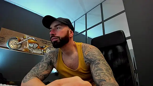 Snapshot of AronGrant chatting on January 2025 08:54:02 AM AronGrant online show from January 2025 08:54:02 AM