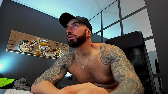 Snapshot of AronGrant chatting on January 2025 09:02:02 AM AronGrant online show from January 2025 09:02:02 AM