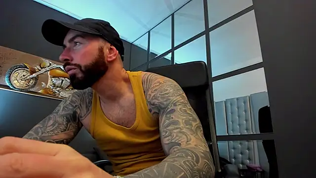 Snapshot of AronGrant chatting on January 2025 09:03:01 AM AronGrant online show from January 2025 09:03:01 AM